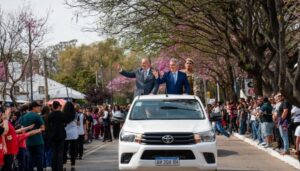 Multitudinario festejo en Villa María: Llaryora y Accastello encabezaron el desfile por el 159° aniversario